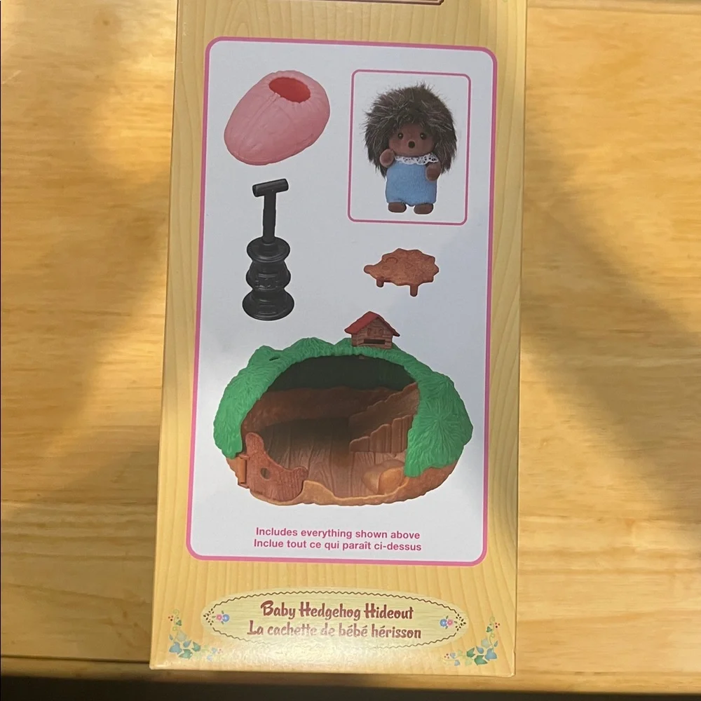 Calico Critters Hedgehog Habitat Playset - Green and Brown